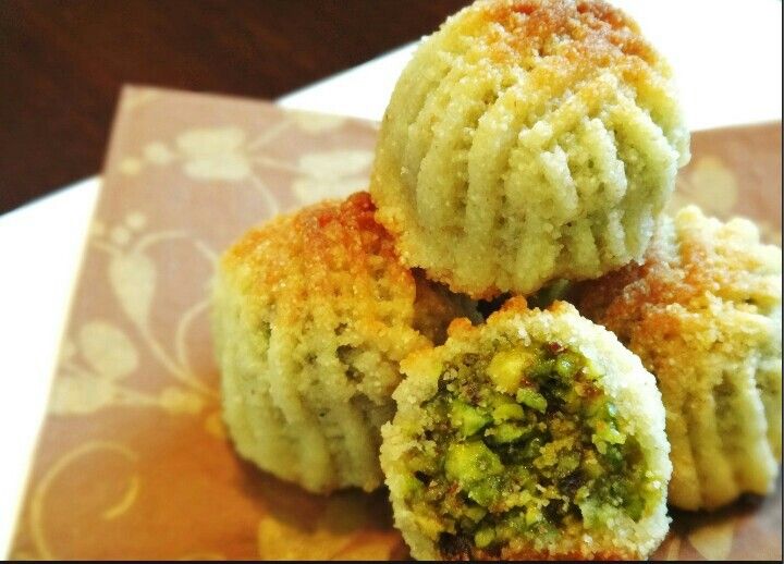 Pistachio Maamoul Tray....معمول مد فستق