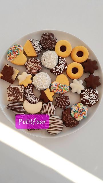 Petit Four....بيتيفور